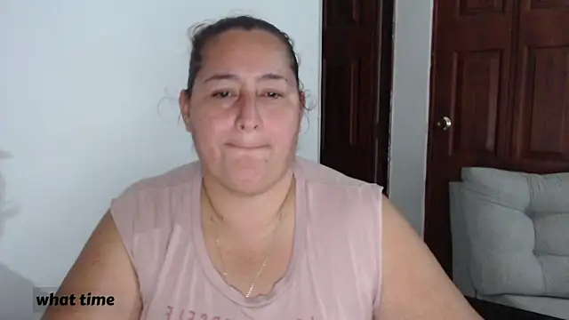 Snapshot of VioletBruces chatting on 01-13-26, 02:17 VioletBruces online show from 01-13-26, 02:17