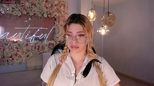 MadisonKane online show from 05-06-26, 11:15
