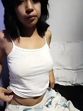 Snapshot of Honey_bun06 chatting on 01-15-26, 06:18 Honey bun06 online show from 01-15-26, 06:18