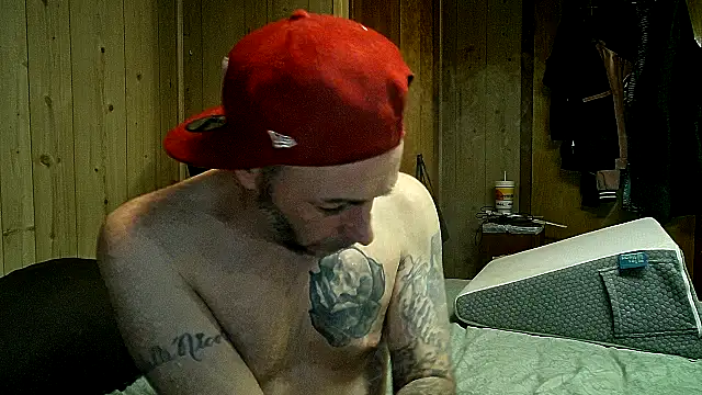 Snapshot of 8point5guy chatting on 12-17-25, 05:57 8point5guy online show from 12-17-25, 05:57