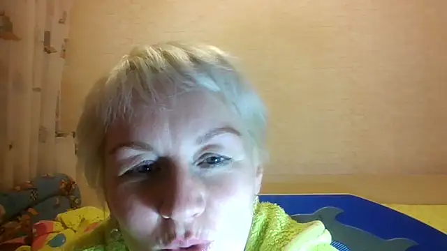 Snapshot of Alice_Golden chatting on 12-05-25, 03:09 Alice Golden online show from 12-05-25, 03:09