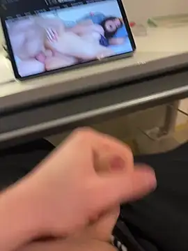 hannes256102 online show from 03-08-26, 08:01