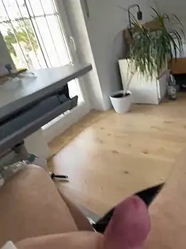 hannes256102 online show from 04-05-26, 09:39