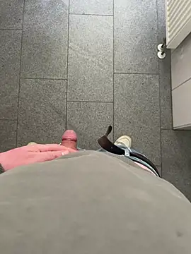 Snapshot of Dodo2223 chatting on 01-19-26, 01:04 Dodo2223 online show from 01-19-26, 01:04