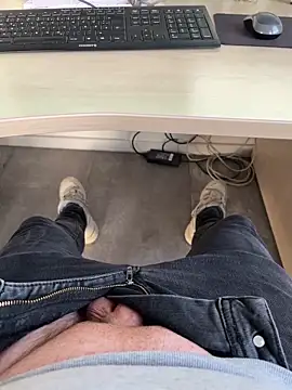 Snapshot of Dodo2223 chatting on 02-18-26, 04:25 Dodo2223 online show from 02-18-26, 04:25