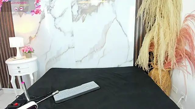 hilarythomsom online show from 01-17-26, 01:05