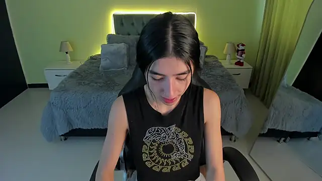 Snapshot of Celeste_Rous__ chatting on 12-17-25, 12:33 Celeste Rous online show from 12-17-25, 12:33