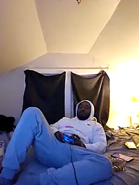 iLOVETRAY96 online show from 12-16-25, 05:23