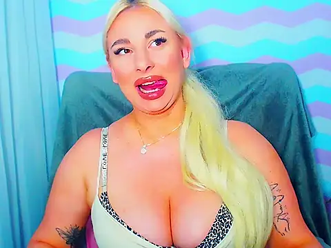 Snapshot of LuxuriaGoddess chatting on 06-18-26, 07:29 LuxuriaGoddess online show from 06-18-26, 07:29