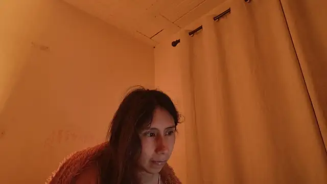 Snapshot of MoonLipsON- chatting on 07-10-26, 04:50 MoonLipsON- online show from 07-10-26, 04:50