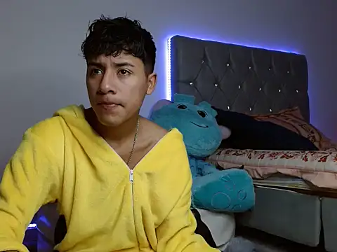 Sebas Ross04 online show from 12-14-25, 10:58