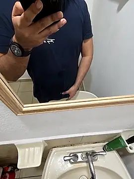 Snapshot of CharlyyX chatting on 12-04-25, 02:10 CharlyyX online show from 12-04-25, 02:10