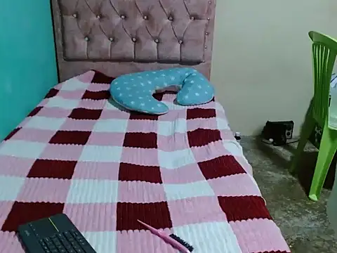 caro lil online show from 04-18-26, 05:22