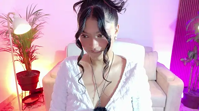 victoria   moon online show from 12-18-25, 02:01