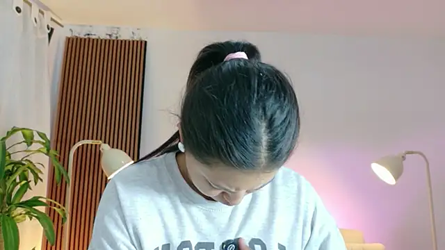 victoria   moon online show from 04-17-26, 04:10