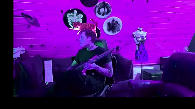 Snapshot of siphonophordustbunny chatting on 12-05-25, 01:25 siphonophordustbunny online show from 12-05-25, 01:25