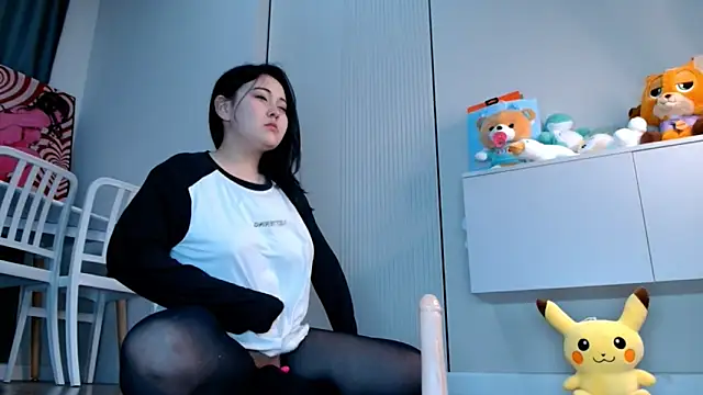 minji snow online show from 04-15-26, 12:56