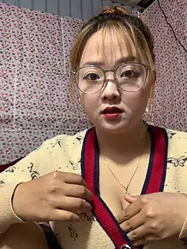 Snapshot of Samsam-006 chatting on 12-05-25, 02:31 Samsam-006 online show from 12-05-25, 02:31