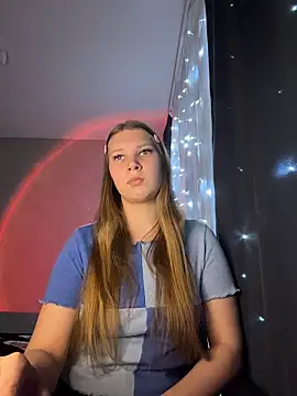 nelli lux  online show from 12-15-25, 08:35