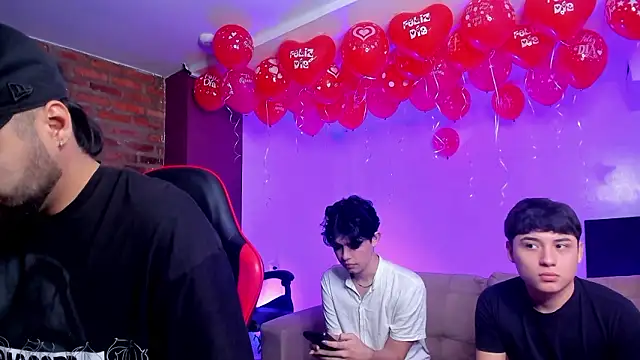 HotThreesoome online show from 02-17-26, 12:12