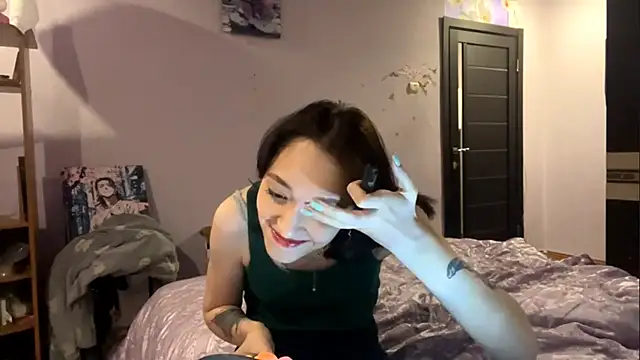 Snapshot of LoreanVardy chatting on 12-05-25, 11:08 LoreanVardy online show from 12-05-25, 11:08