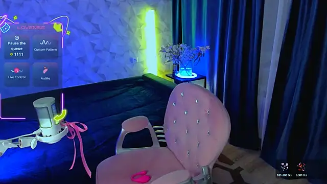 Snapshot of moon_siren chatting on 02-27-26, 04:07 moon siren online show from 02-27-26, 04:07