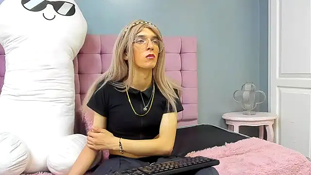 Lis Pearson online show from 03-06-26, 01:35