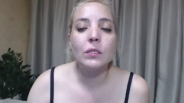 Snapshot of sweetpussy chatting on 06-27-26, 03:39 sweetpussy online show from 06-27-26, 03:39