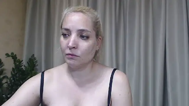 Snapshot of sweetpussy chatting on 07-04-26, 03:18 sweetpussy online show from 07-04-26, 03:18