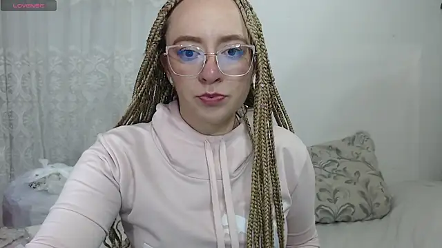 Snapshot of Adaraah chatting on 12-15-25, 11:53 Adaraah online show from 12-15-25, 11:53