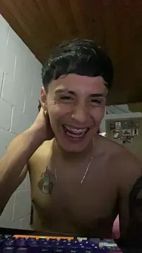 JhonCas44 online show from 12-15-25, 04:39