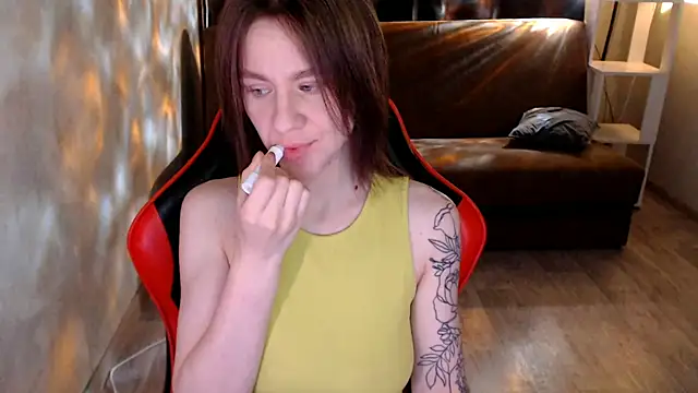 MiaBun1 online show from 12-17-25, 04:18