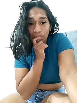 Snapshot of Hoottnini33 chatting on 12-05-25, 01:42 Hoottnini33 online show from 12-05-25, 01:42