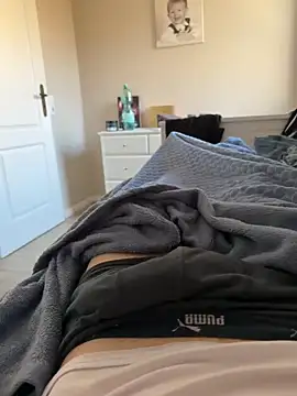 Snapshot of angei094 chatting on 12-16-25, 10:20 angei094 online show from 12-16-25, 10:20