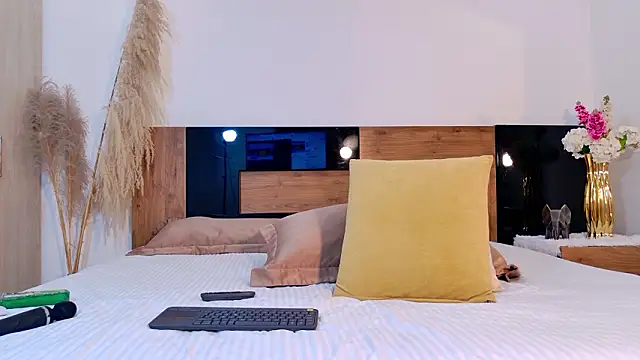 LucyHanks online show from 03-02-26, 12:12