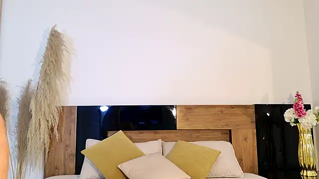 LucyHanks online show from 03-28-26, 12:38