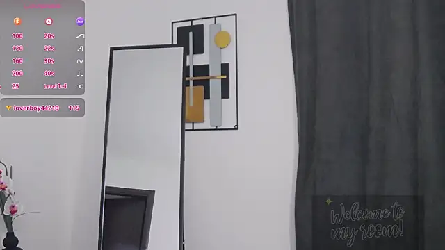 Snapshot of SoniaMoonnnn chatting on 01-15-26, 04:44 SoniaMoonnnn online show from 01-15-26, 04:44