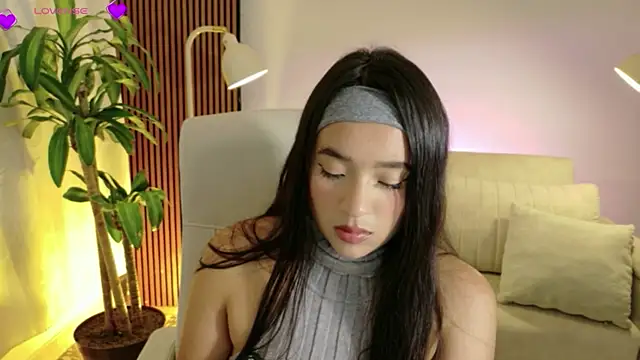 IAM  ZARA online show from 04-06-26, 08:43