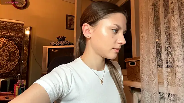 Snapshot of EnergeticMona chatting on 12-16-25, 02:11 EnergeticMona online show from 12-16-25, 02:11