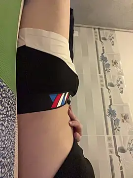 Snapshot of Anhh_Ann chatting on 12-17-25, 04:13 Anhh Ann online show from 12-17-25, 04:13