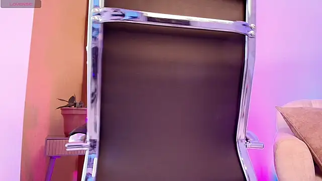 NaomiClay online show from 04-15-26, 01:29