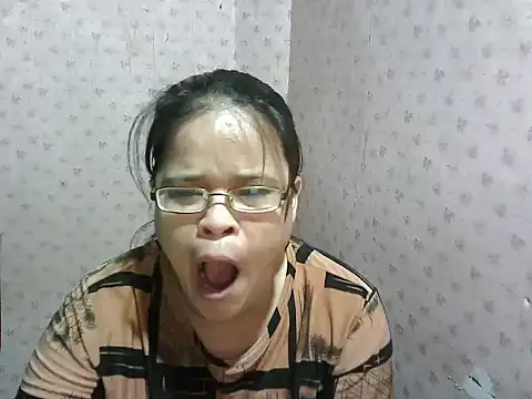 Snapshot of Hotty_babe23 chatting on 12-16-25, 04:12 Hotty babe23 online show from 12-16-25, 04:12