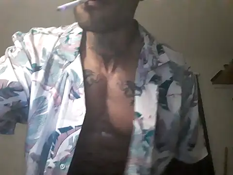 Snapshot of Chesarini chatting on 12-17-25, 08:20 Chesarini online show from 12-17-25, 08:20