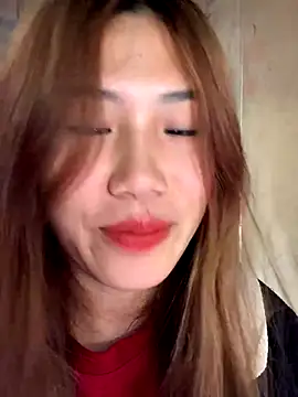 Snapshot of Fragrance-2222 chatting on 12-15-25, 01:54 Fragrance-2222 online show from 12-15-25, 01:54