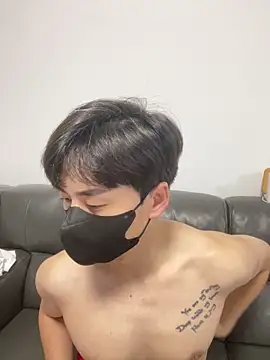 Snapshot of kimze7 chatting on 12-17-25, 04:24 kimze7 online show from 12-17-25, 04:24