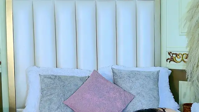 NinnaPiers online show from 02-25-26, 11:42