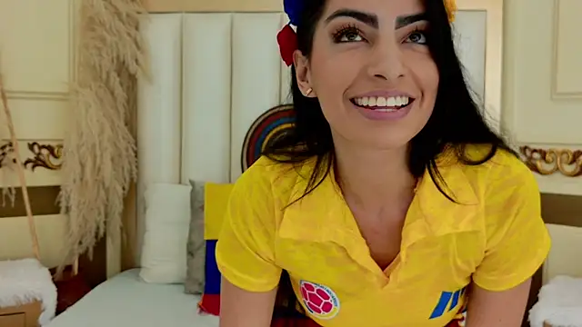Snapshot of NinnaPiers chatting on 06-17-26, 11:34 NinnaPiers online show from 06-17-26, 11:34