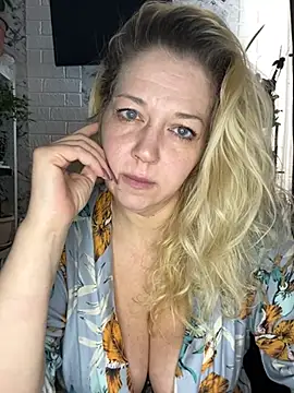 JenniferCarmen online show from 04-02-26, 03:37