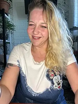 Snapshot of JenniferCarmen chatting on 07-01-26, 08:05 JenniferCarmen online show from 07-01-26, 08:05