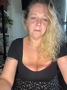 Snapshot of JenniferCarmen chatting on 07-15-26, 08:41 JenniferCarmen online show from 07-15-26, 08:41